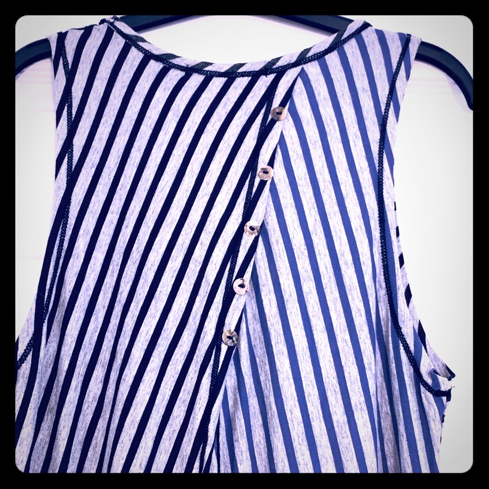 Sleeveless open back tunic S